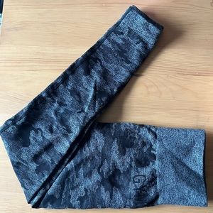 Gymshark scrunch butt camo leggings size small. Only worn a couple times!
